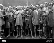 liberated-prisoners-at-ebensee-concentration-camp-1945-he-ebensee-EX6JW3.jpg